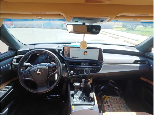 Car image 13