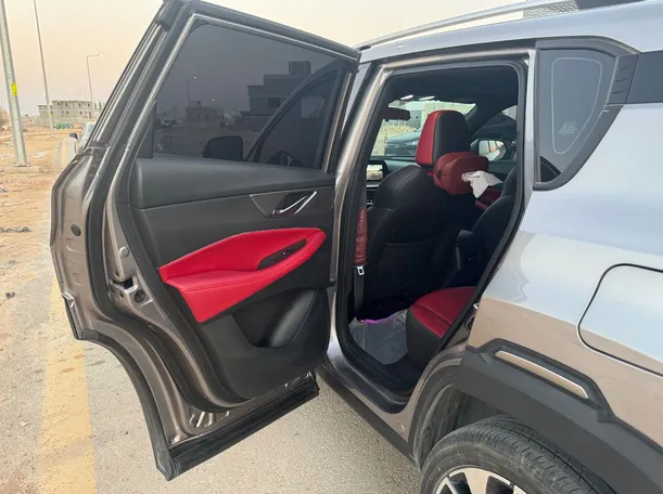Car image 14