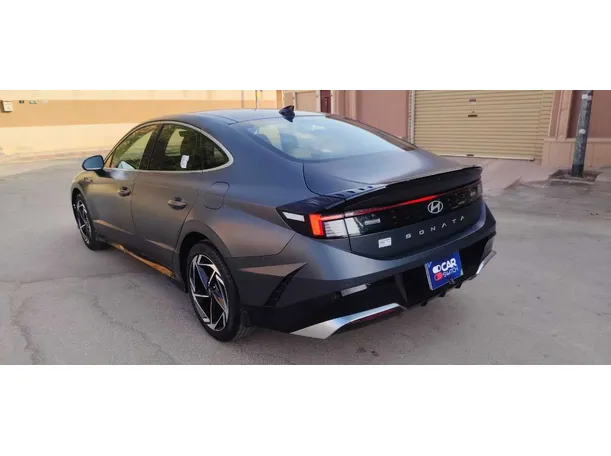 Car image 7