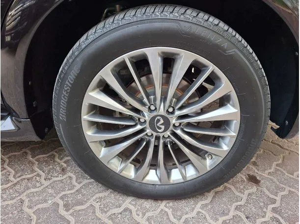 Car image 9