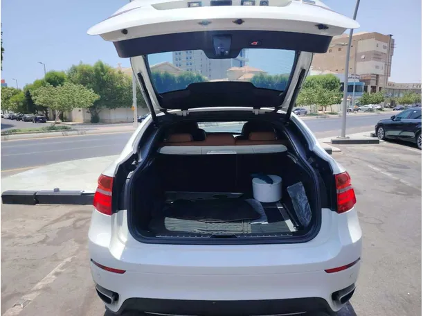 Car image 28