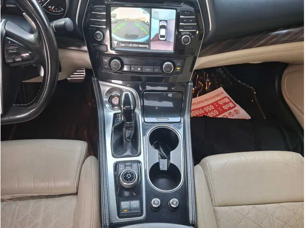 Car image 17