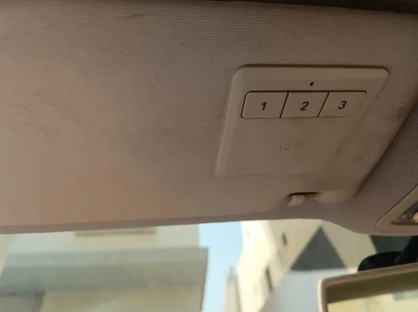 Car image 30