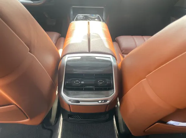 Car image 27