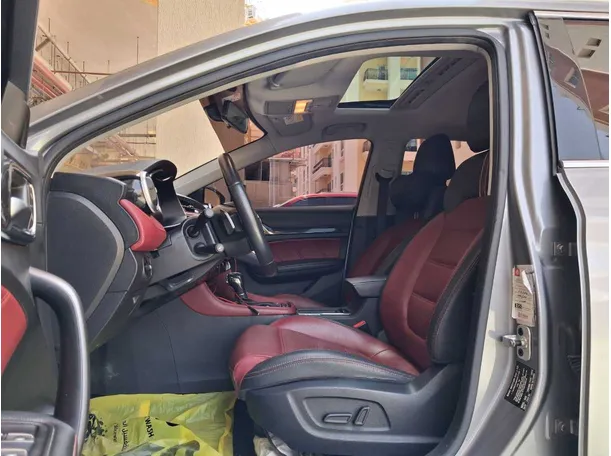 Car image 12