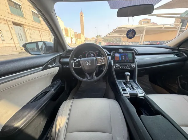 Car image 16