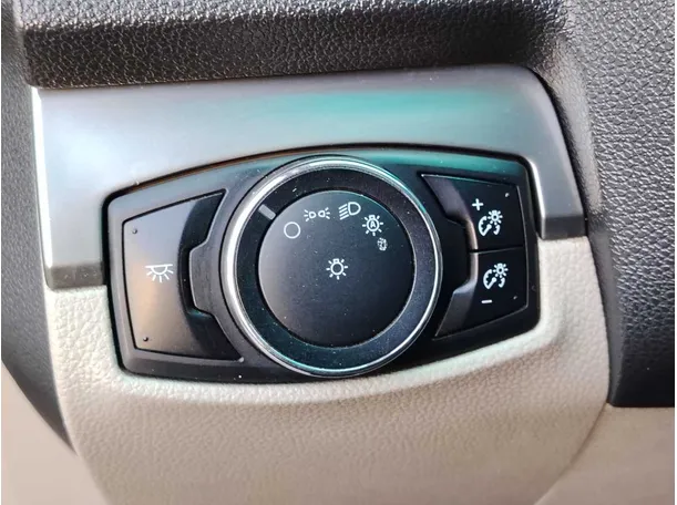 Car image 25