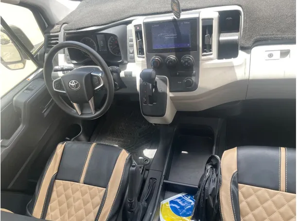 Car image 16