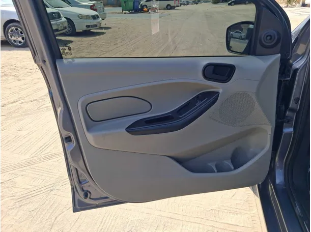 Car image 10