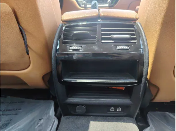 Car image 30