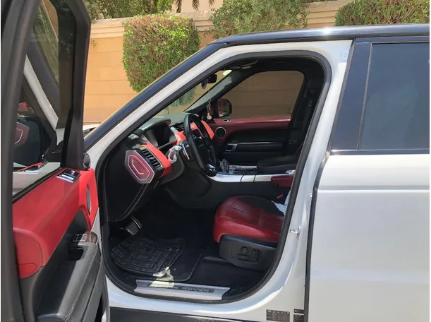 Car image 11