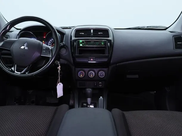 Car image 14