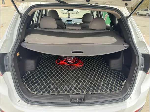 Car image 18