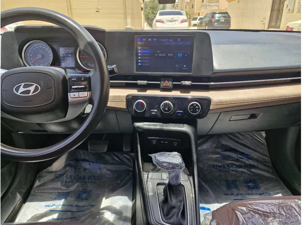 Car image 18