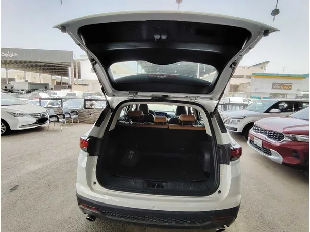 Car image 28