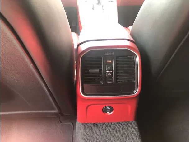 Car image 32