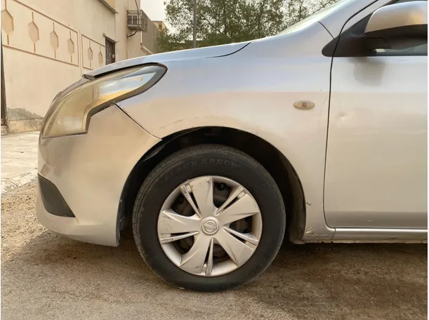 Car image 9