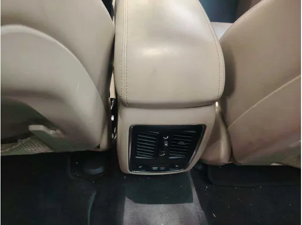 Car image 32