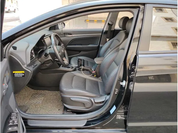 Car image 13