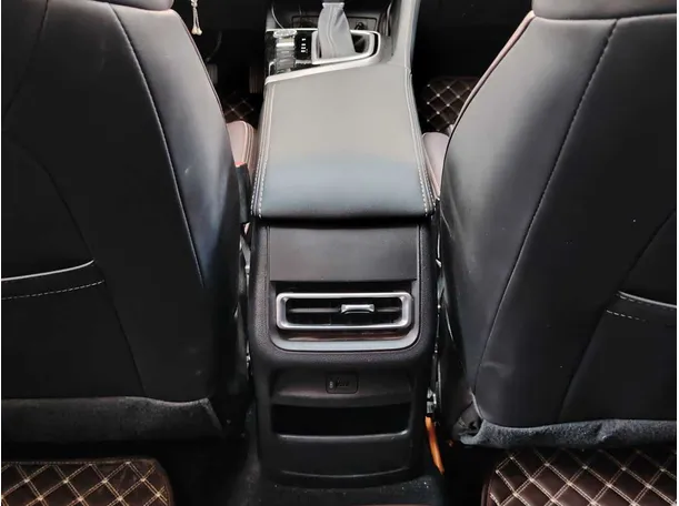 Car image 27