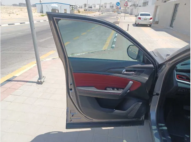 Car image 10
