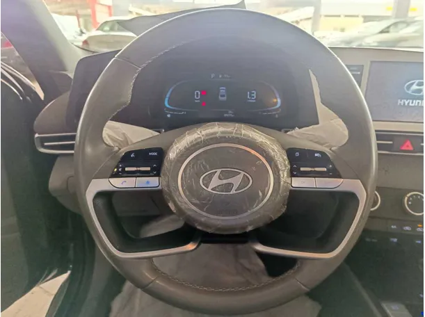 Car image 15