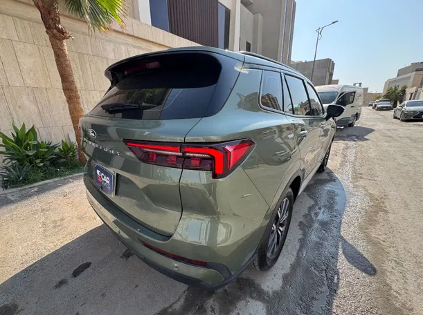 Car image 5