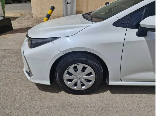 Car image 9
