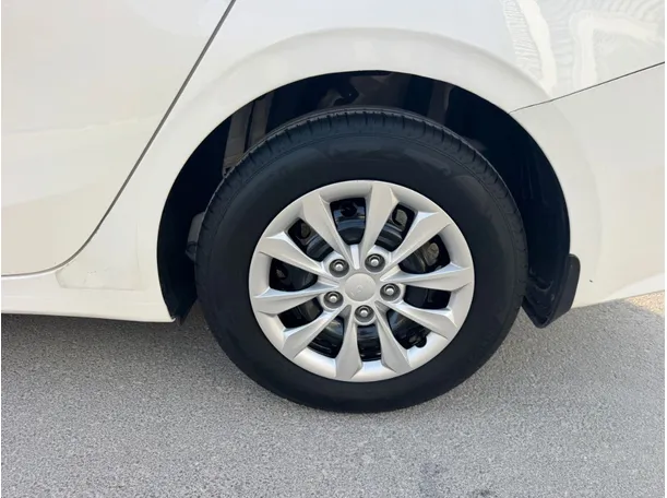 Car image 9