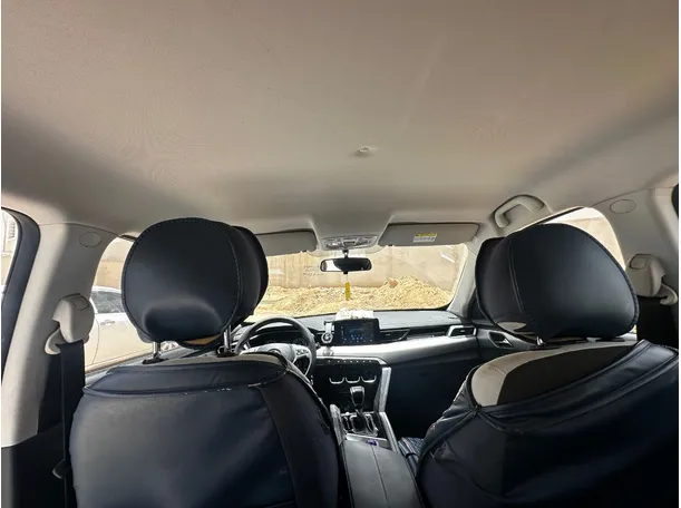 Car image 16