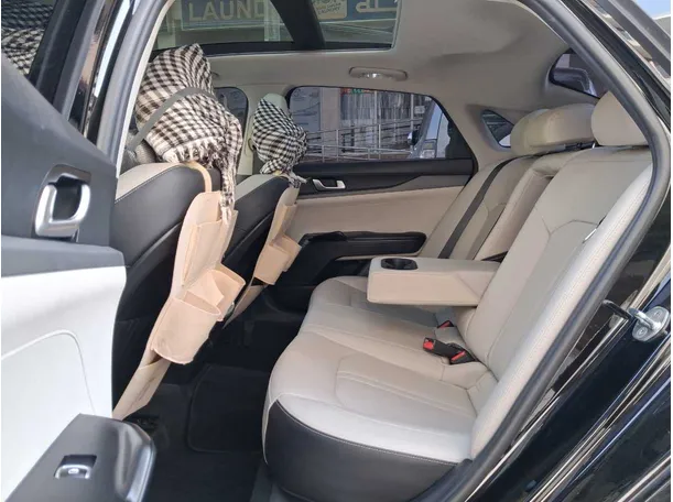 Car image 13