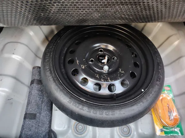 Car image 26