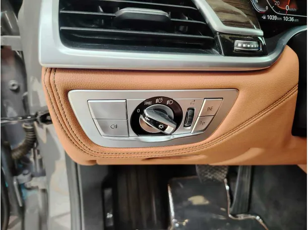 Car image 35