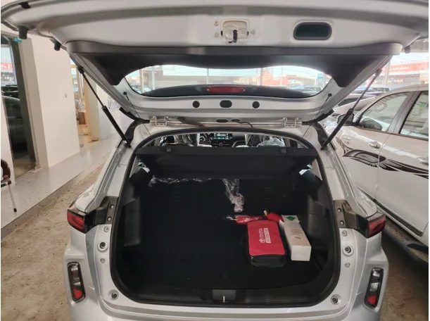 Car image 32