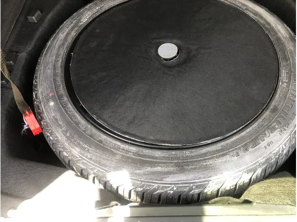 Car image 24
