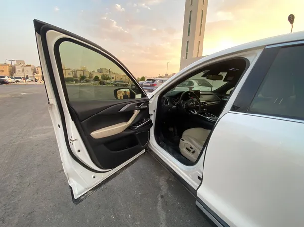 Car image 10