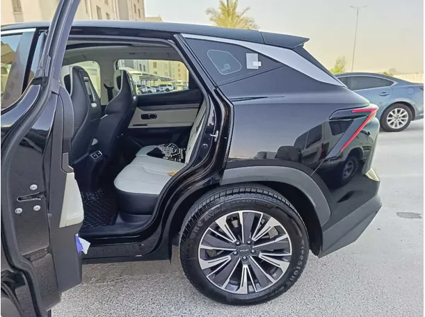 Car image 16