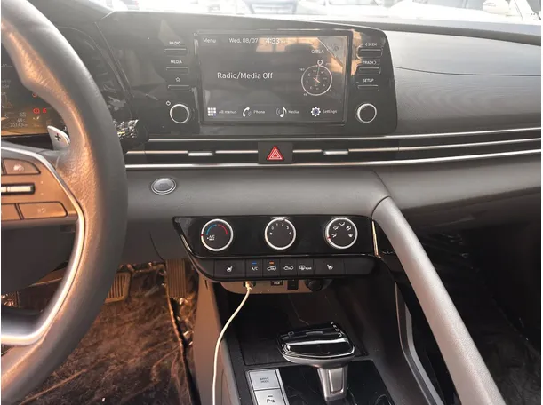 Car image 18
