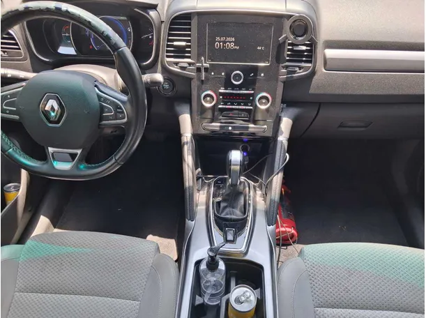 Car image 16