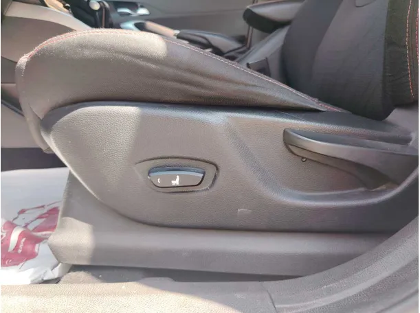 Car image 27