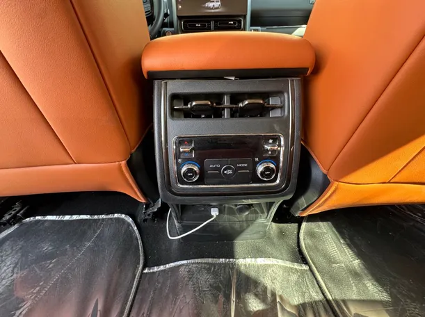 Car image 27