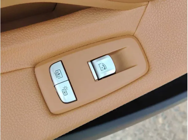 Car image 38
