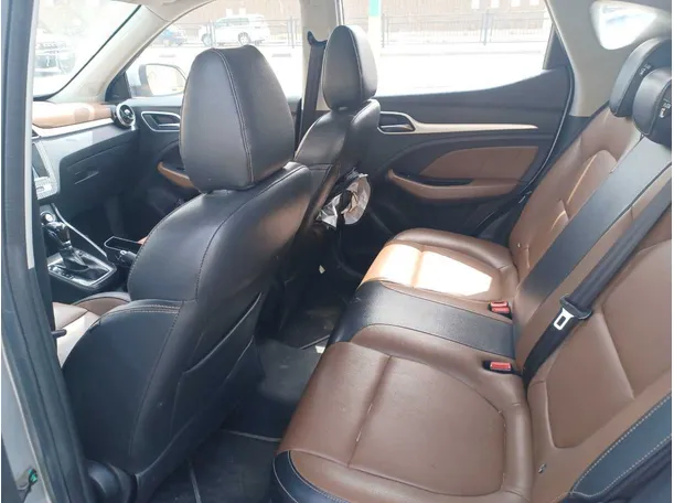 Car image 11