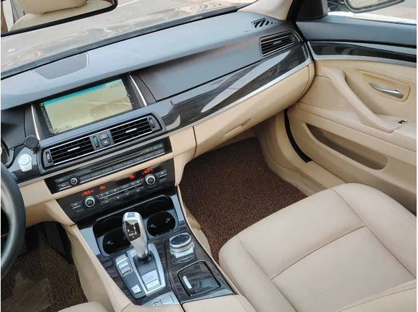 Car image 23