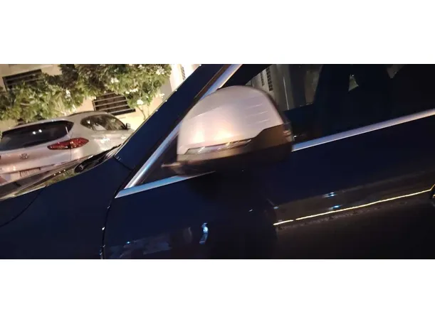 Car image 26
