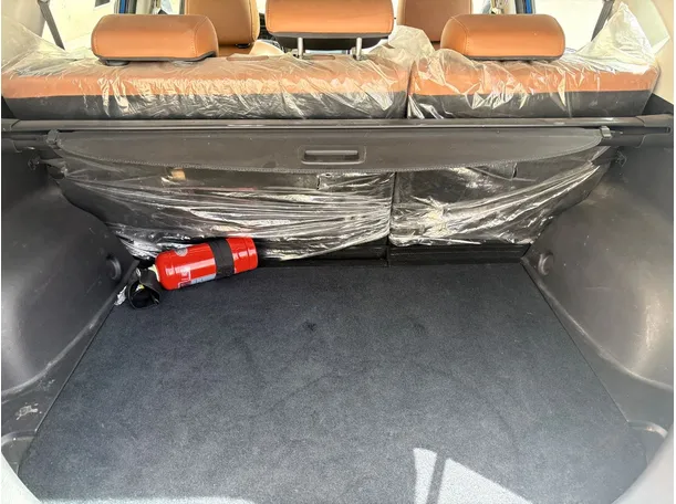 Car image 24