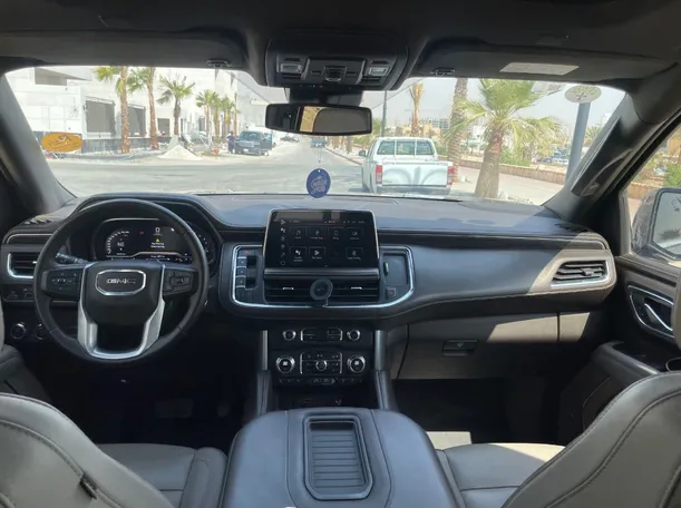Car image 18