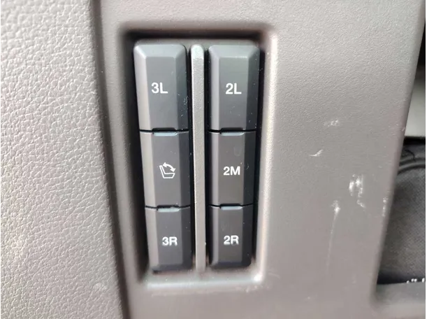 Car image 35