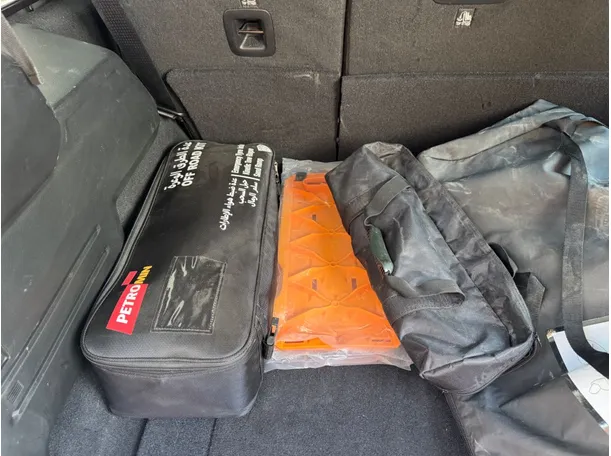 Car image 19