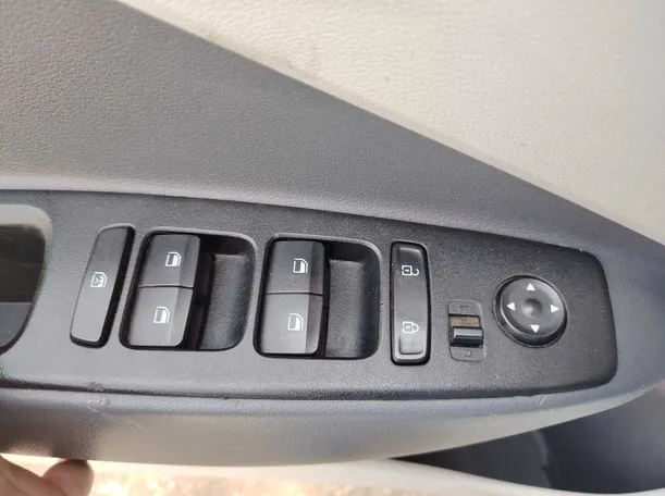 Car image 35